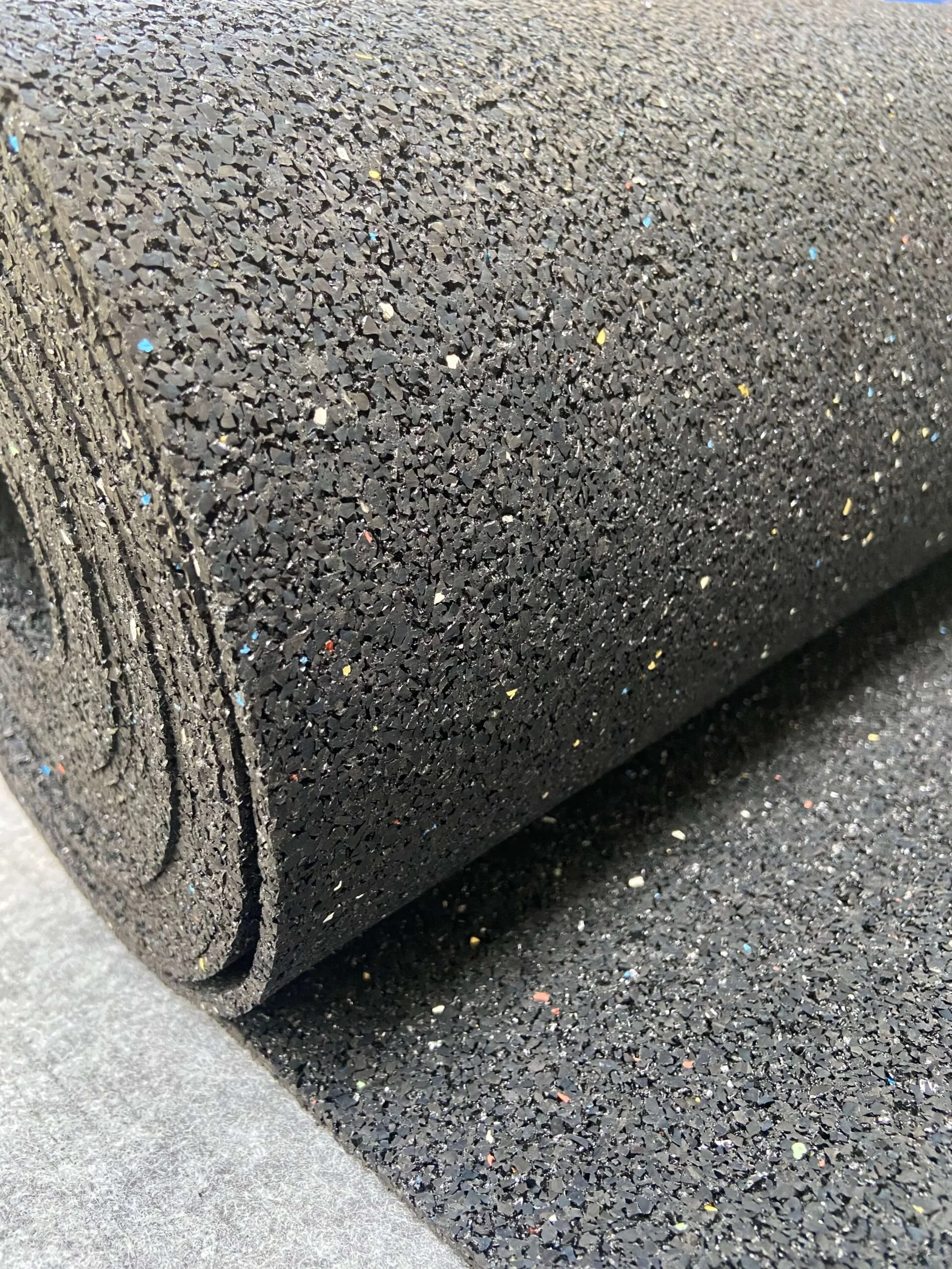 Mata gumowa z regranulatu MIX 860kg/m3 8 mm SCP szerokość 1 m