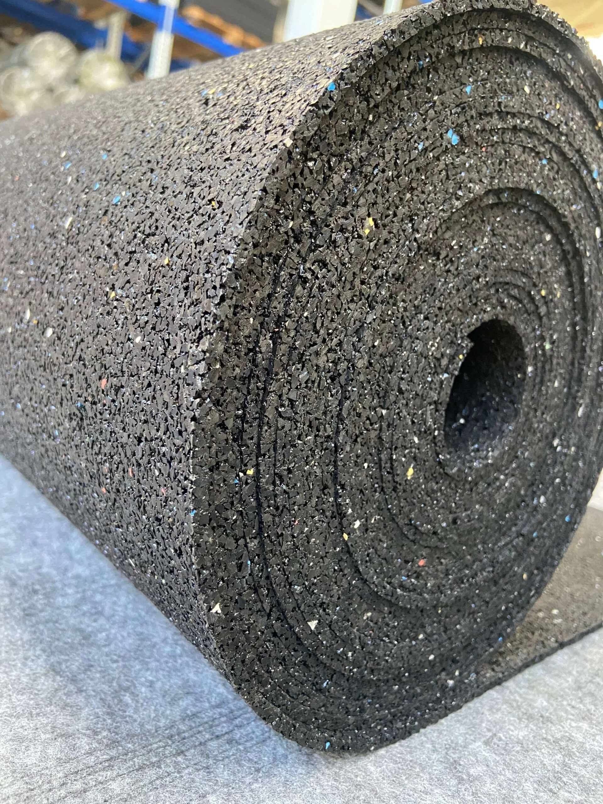 Mata gumowa z regranulatu MIX 860kg/m3 8 mm SCP szerokość 1 m - obrazek 4