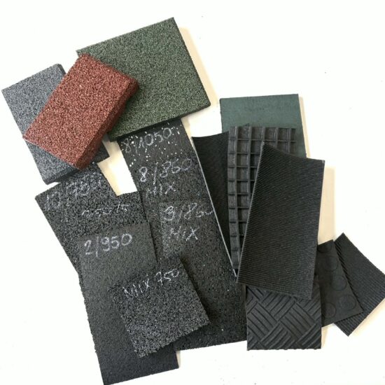 Zestaw próbek produktów z regranulatu